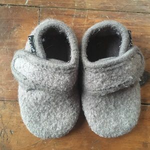 CeLaVi wool slippers/booties